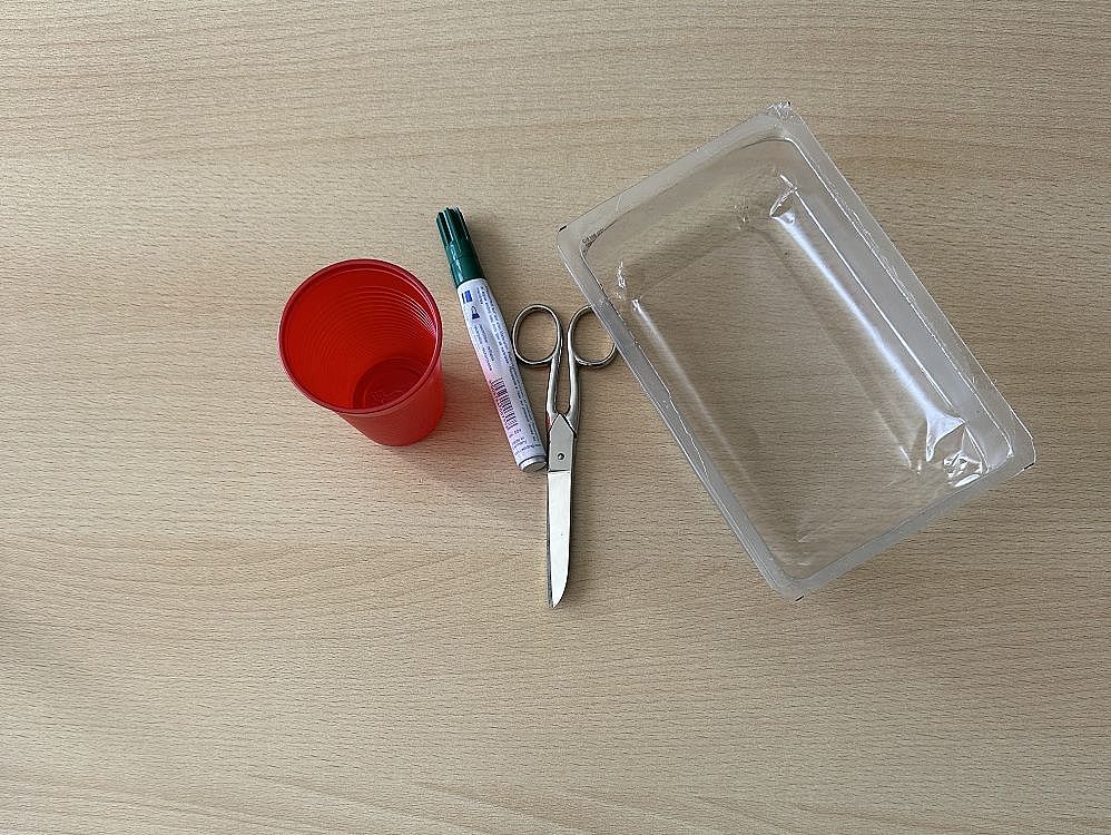 Material Experiment des Monats: Luftkissenboot (Schere, Stifte, Plastikbehälter)