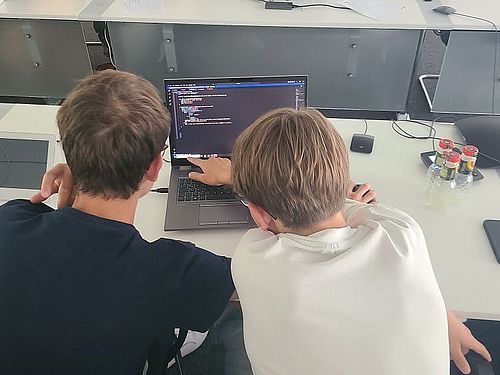 DigiCamp bei Airbus Defence and Space GmbH Coding