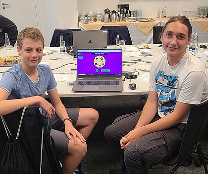 Die Campteilnehmer zeigen ihre programmierte Website