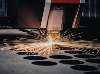 Laser beim Schneiden in Metall