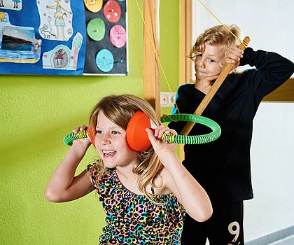 Schulkinder forschen mit der MINIPHÄNOMENTA (c) Florian Freund