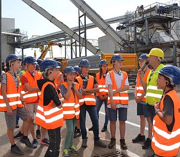 "Technik-Checker" bei der Verbundausbildung FUCHS Europoles/Pfleiderer, Neumarkt "Technik-Checker" bei der Verbundausbildung FUCHS Europoles/Pfleiderer, Neumarkt