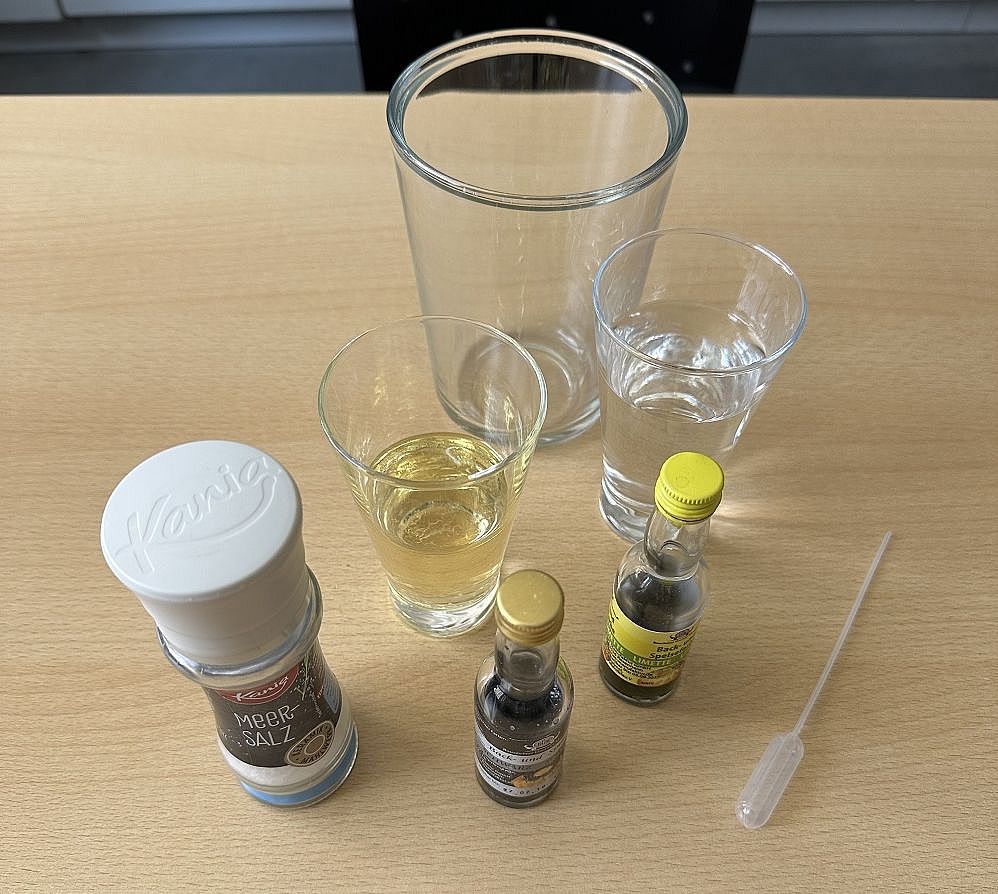 Material Experiment des Monats: Farbwolken (Gläser, Öl, Farben, Pipette, Salz)